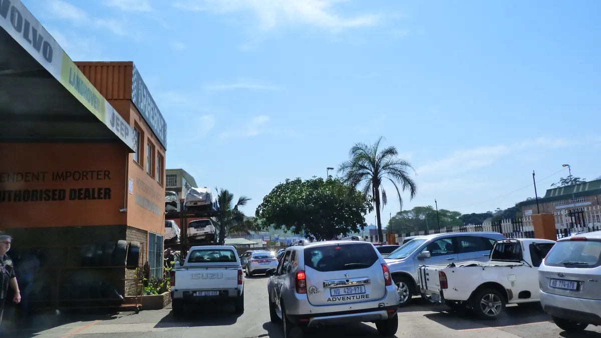 The Sparesboyz yard in Briardene with vehicles and parts stock